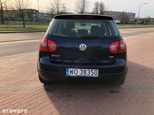 Volkswagen Golf - 6