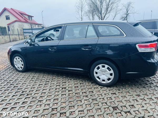 Toyota Avensis 1.8 Sol - 11