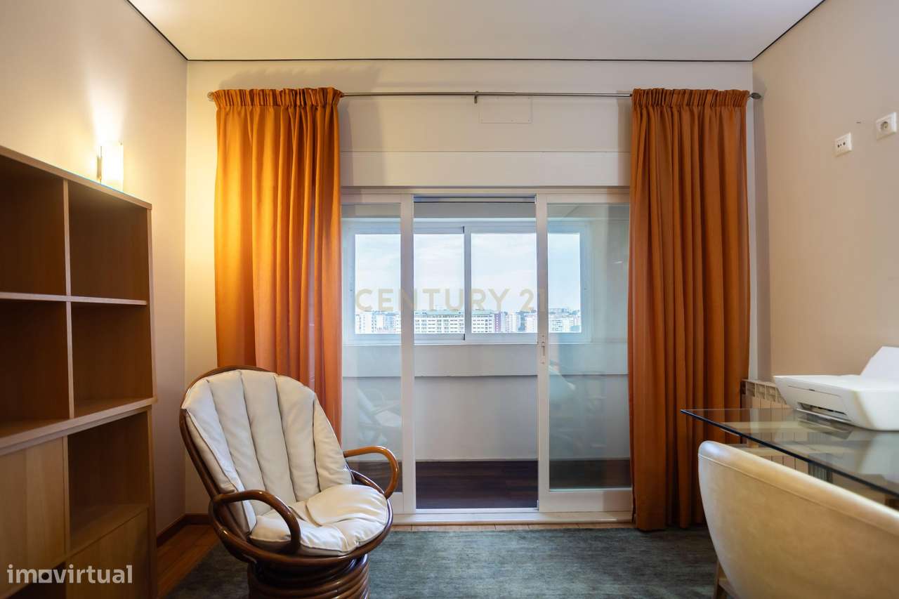 Um Apartamento com Alma de Moradia ; T3+1 + Terraço de 143 m²-24