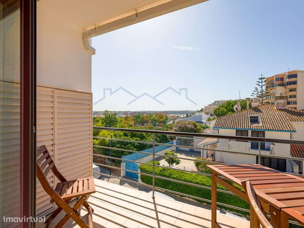Apartamento T2 com piscina e garagem a 200m do areal-6