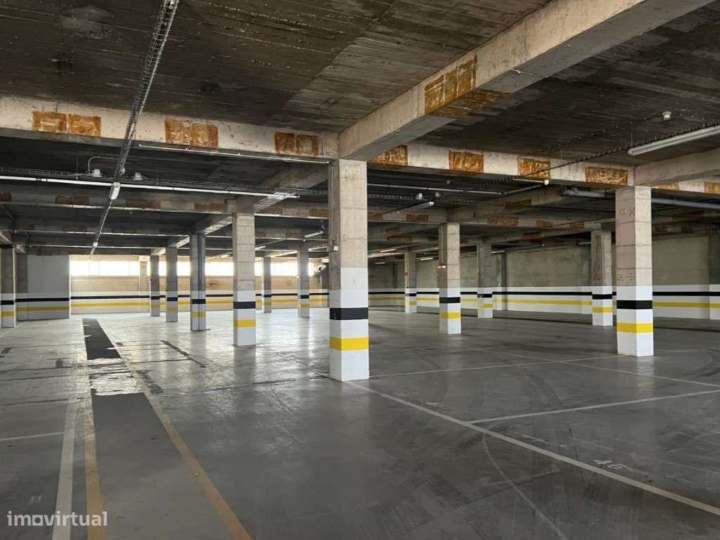 Armazém à venda em Carnaxide-3
