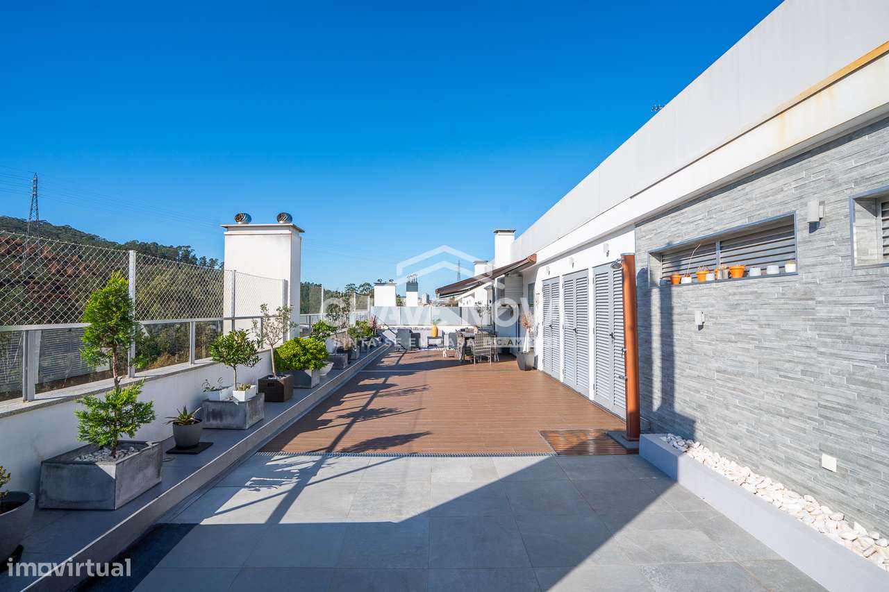 Apartamento T3, com terraço e box 4 carros situado em Campo- Valongo-31