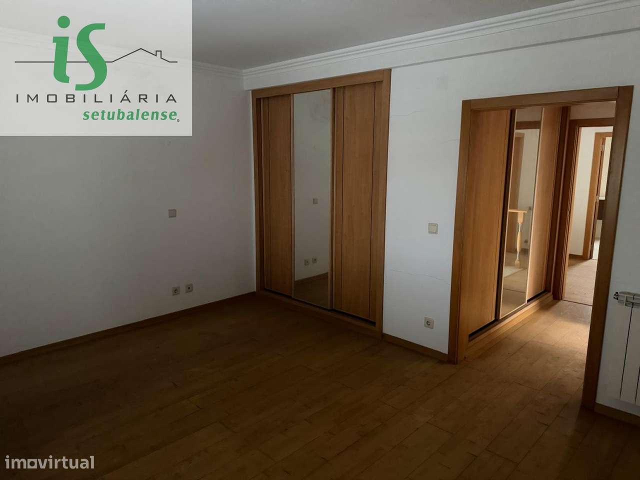 MORADIA T4 NA SOBREDA COM GARAGEM ISOLADA E TERRENO EM GAVETO.-16