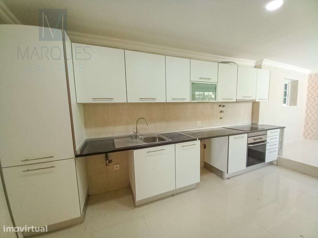 Moradia T5 Remodelada em Madorna - Cascais - Grande imagem: 4/38