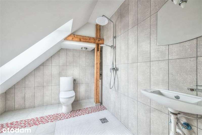 Klimatyczne słoneczne mieszkanie na poddaszu z balkonem-16