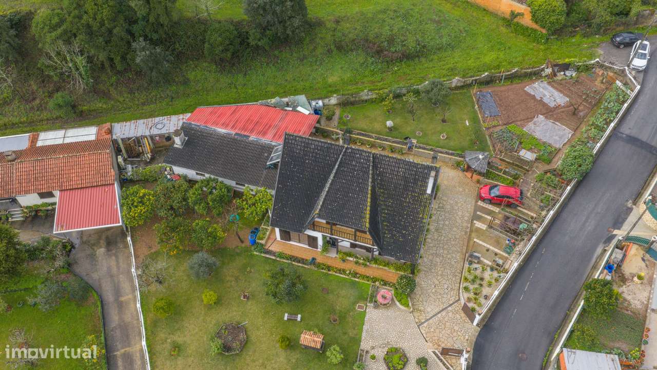 Moradia T4 de Arquitetura Francesa em Serém – Macinhata de Vouga-37