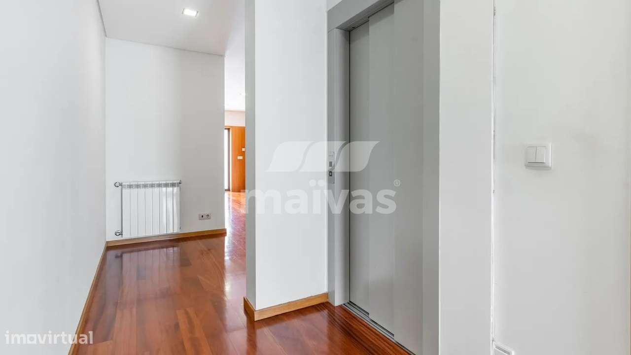 Moradia Gaveto T4-9