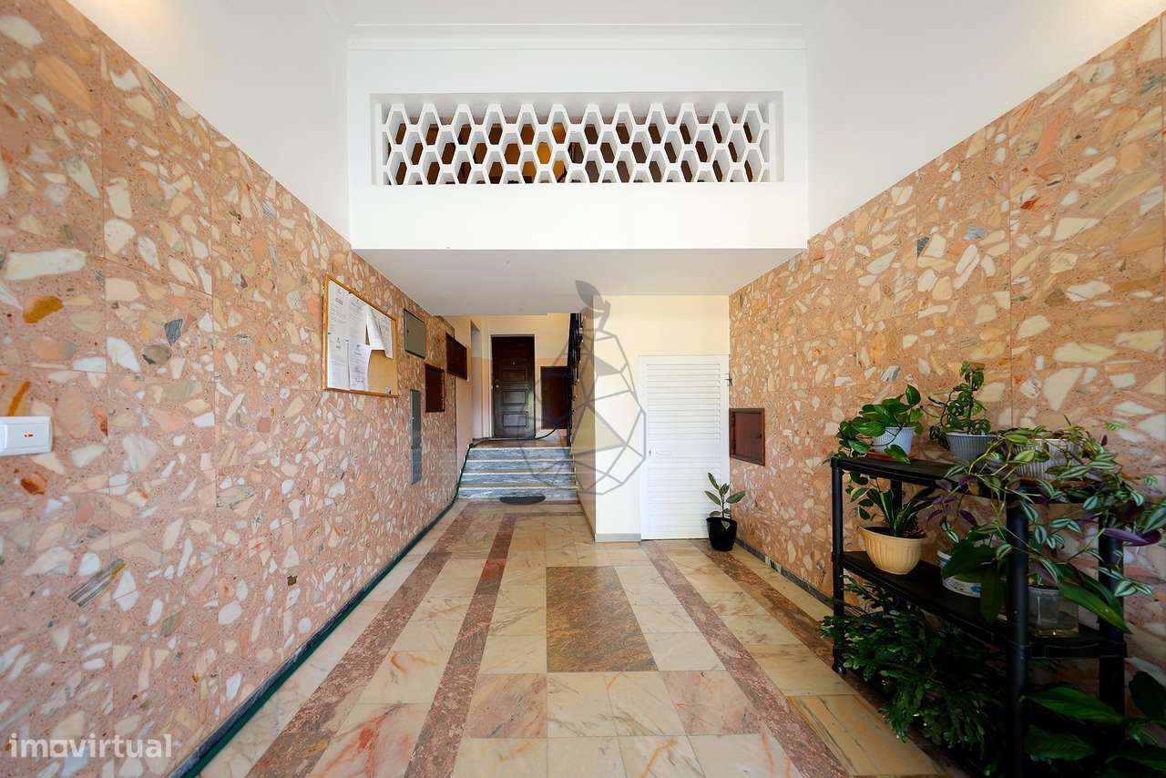 T2 em Bemposta com arrecadação privativa e terraço comum espaçoso  - A-29