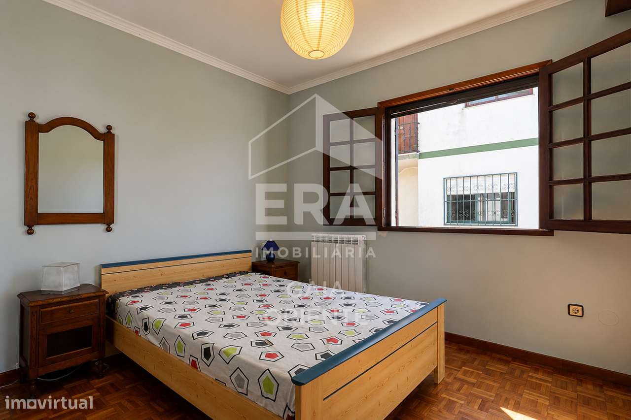Moradia T4 Com Jardim e Garagem-19