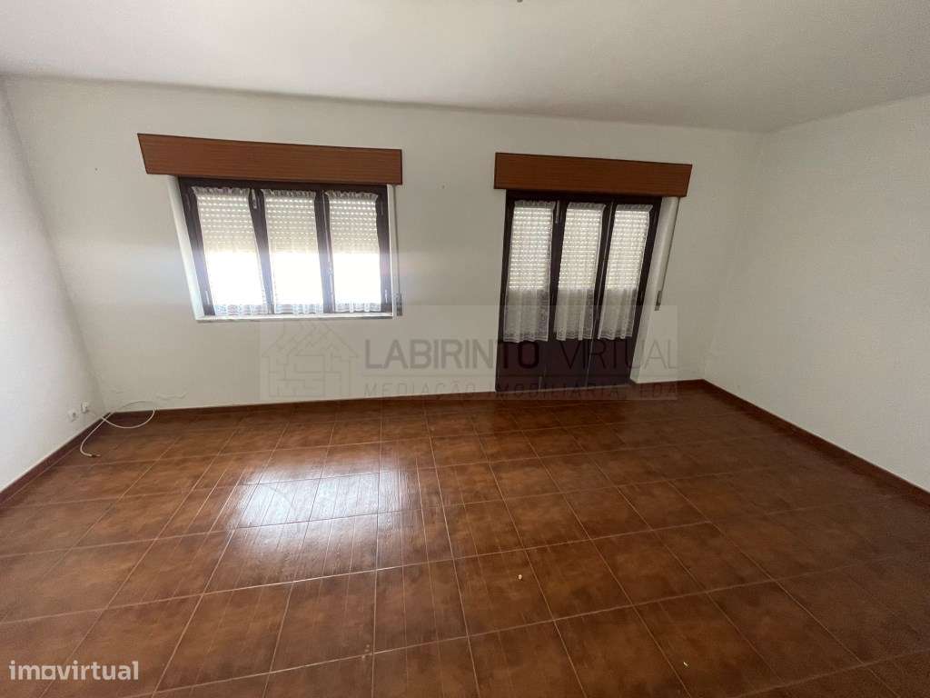 Vende-se Moradia V2+1 no Vimeiro - Lourinhã.-9