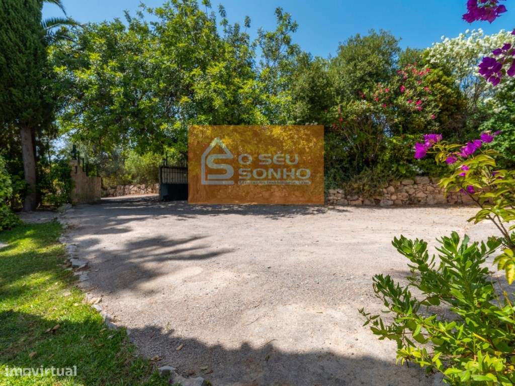 Moradia T4 em Santa Bárbara de Nexe-19