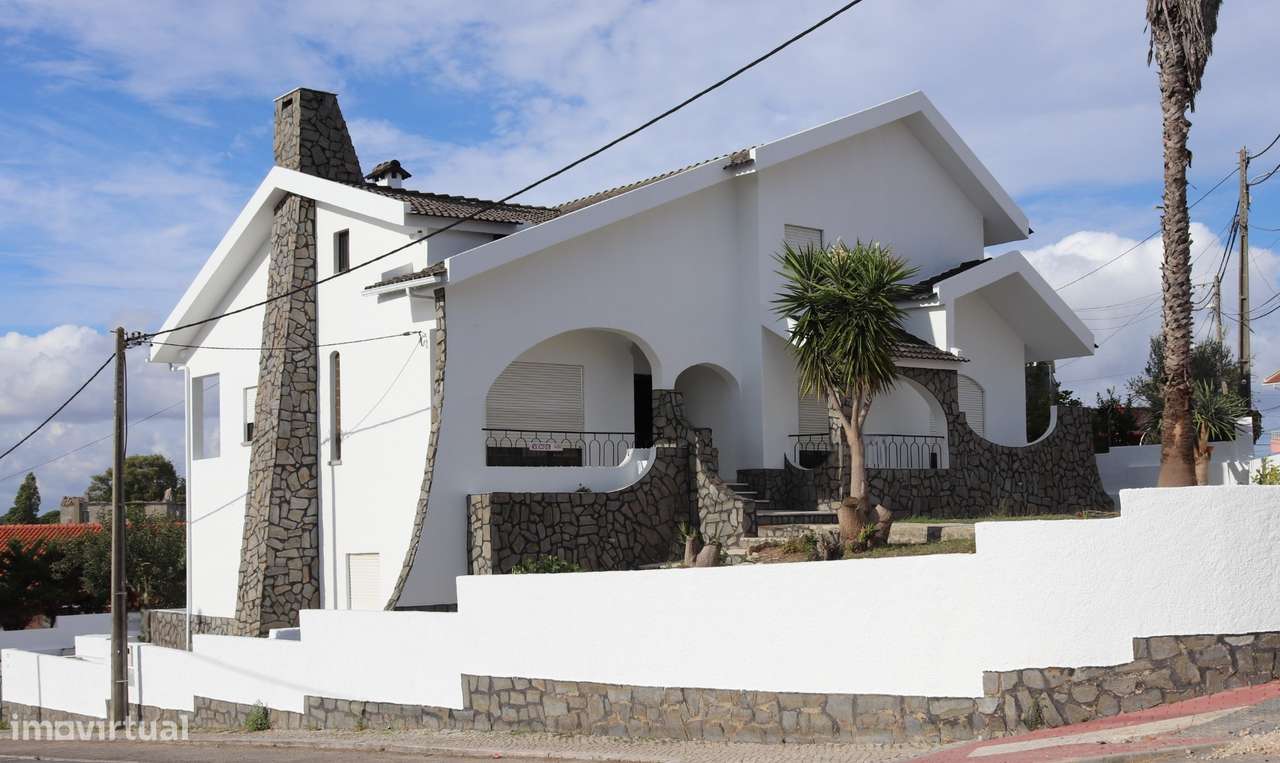 Moradia bi-familiar independente à venda na Charneca de Caparica. - Grande imagem: 4/29