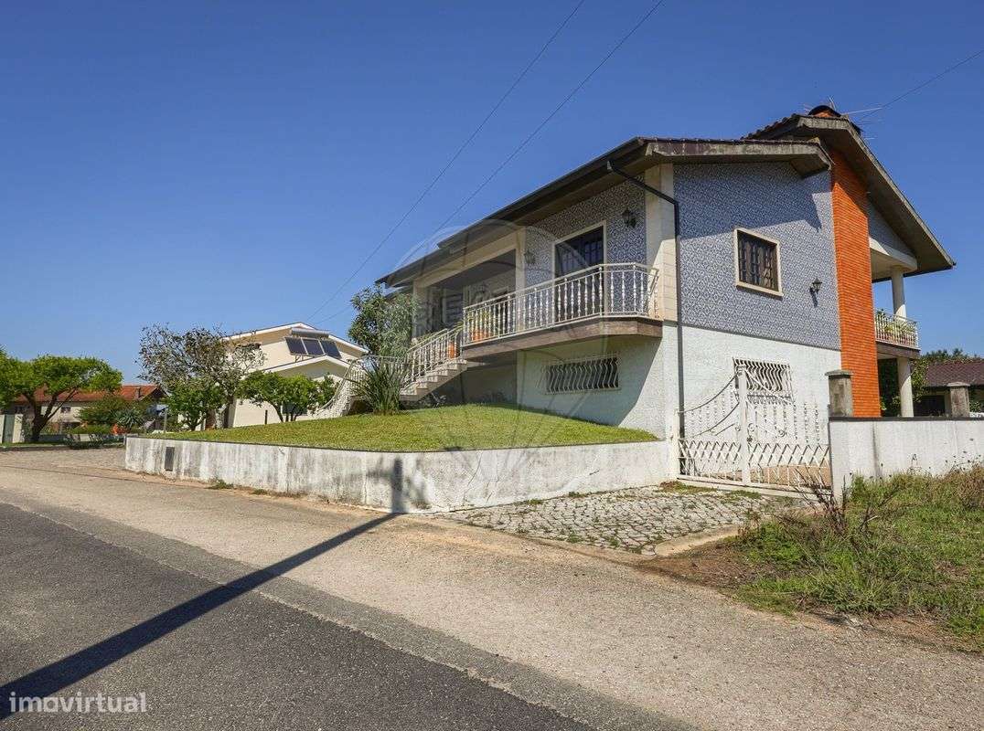 Moradia T3 | Anexo T1 | 628m2 | Lote 2140m2 | 10 min Centro Águeda-42