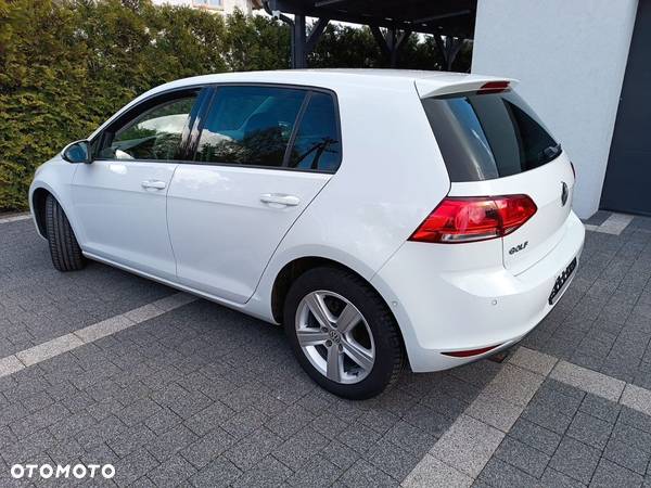 Volkswagen Golf - 6