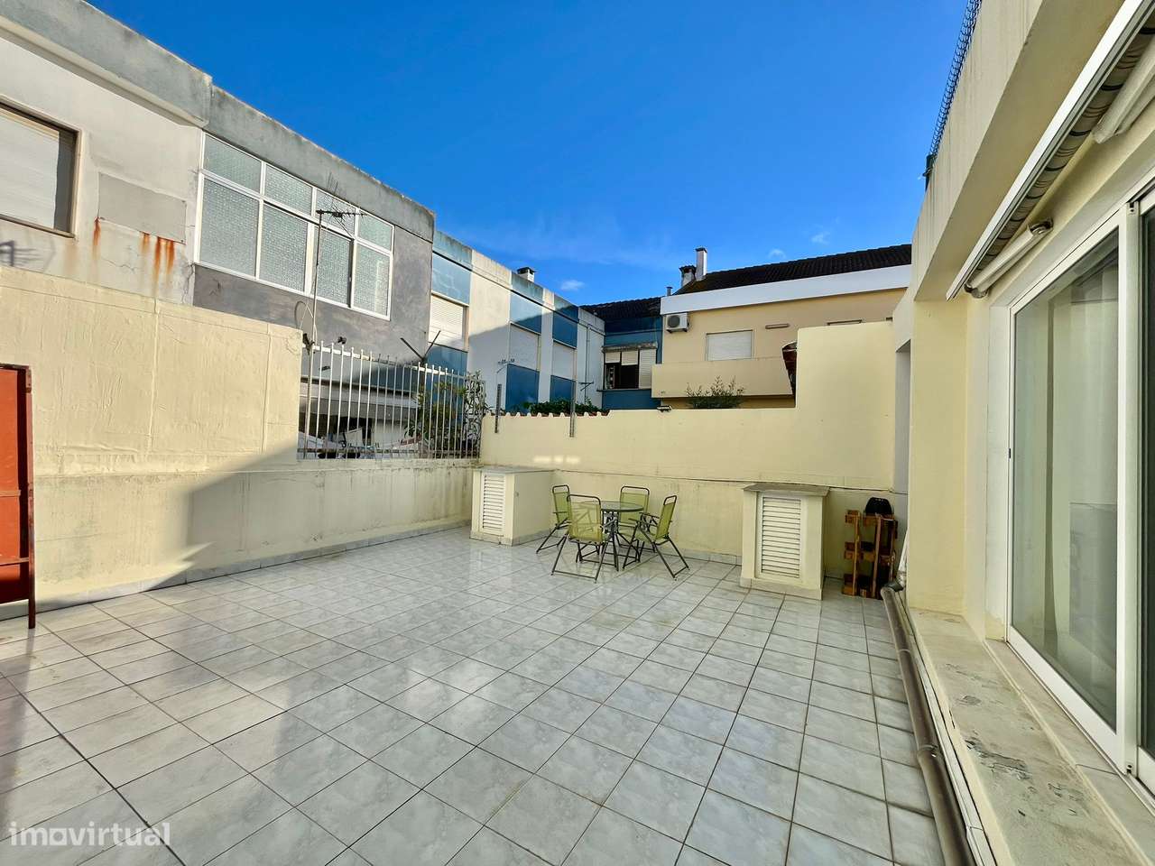 T1 - Garagem / Terraço - Baixa da Banheira - Grande imagem: 1/13