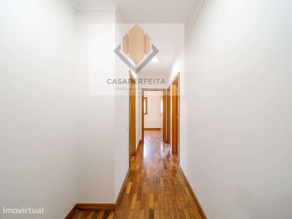 Fabuloso Apartamento T3 de 3 Frentes com Varanda e Box - Avintes-18