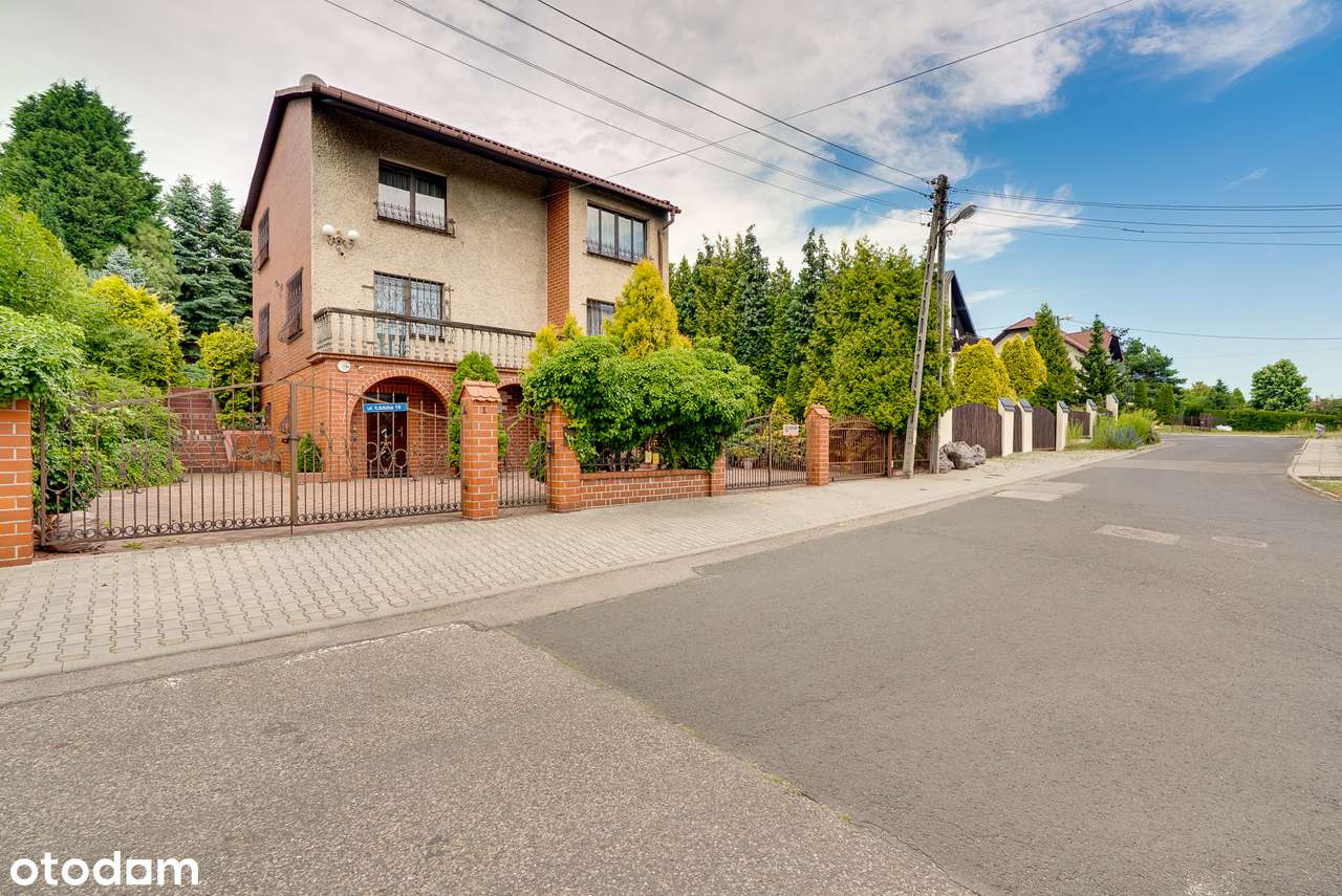 3-poziomowy dom z tarasem, 2 garażami i dużym ogrodem do aranżacji - Pełny obrazek: 5/20