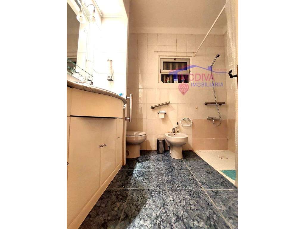 Moradia T4 com aquecimento e garagem em Figueiró dos Vinhos-12