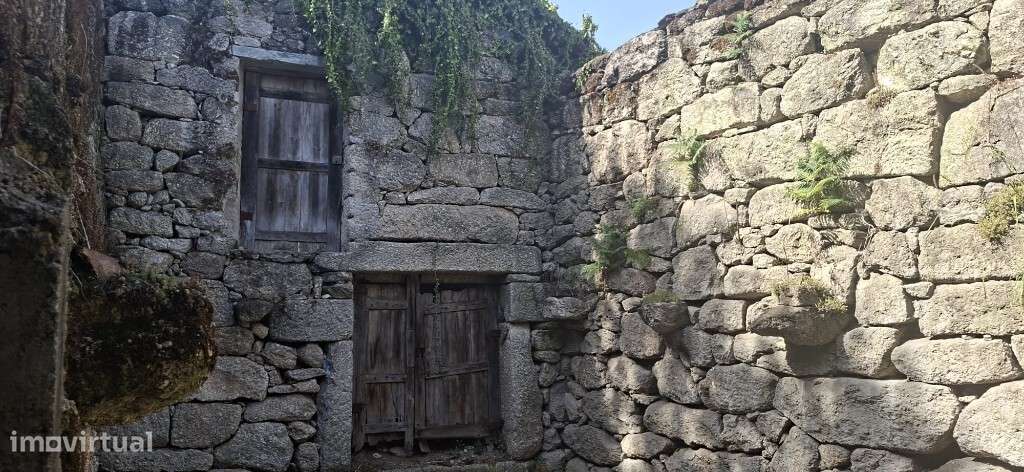 Terreno c/ Sequeira p/ Restauro  - Bouro Santa Marta-7