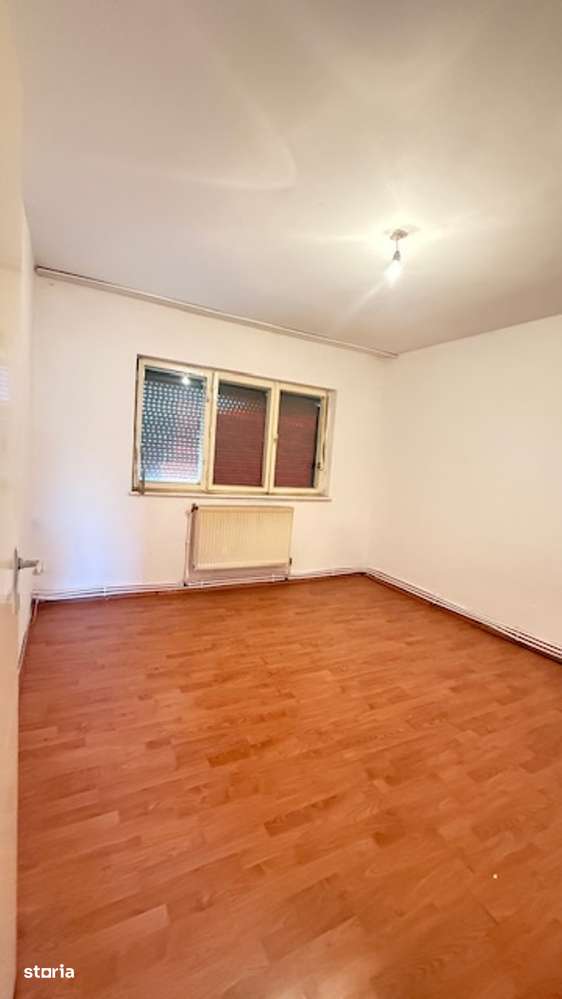 REPUBLICII zona CATEDRALEI 2camere decomandate, etaj4-acoperis! - Imagine principală: 4/10