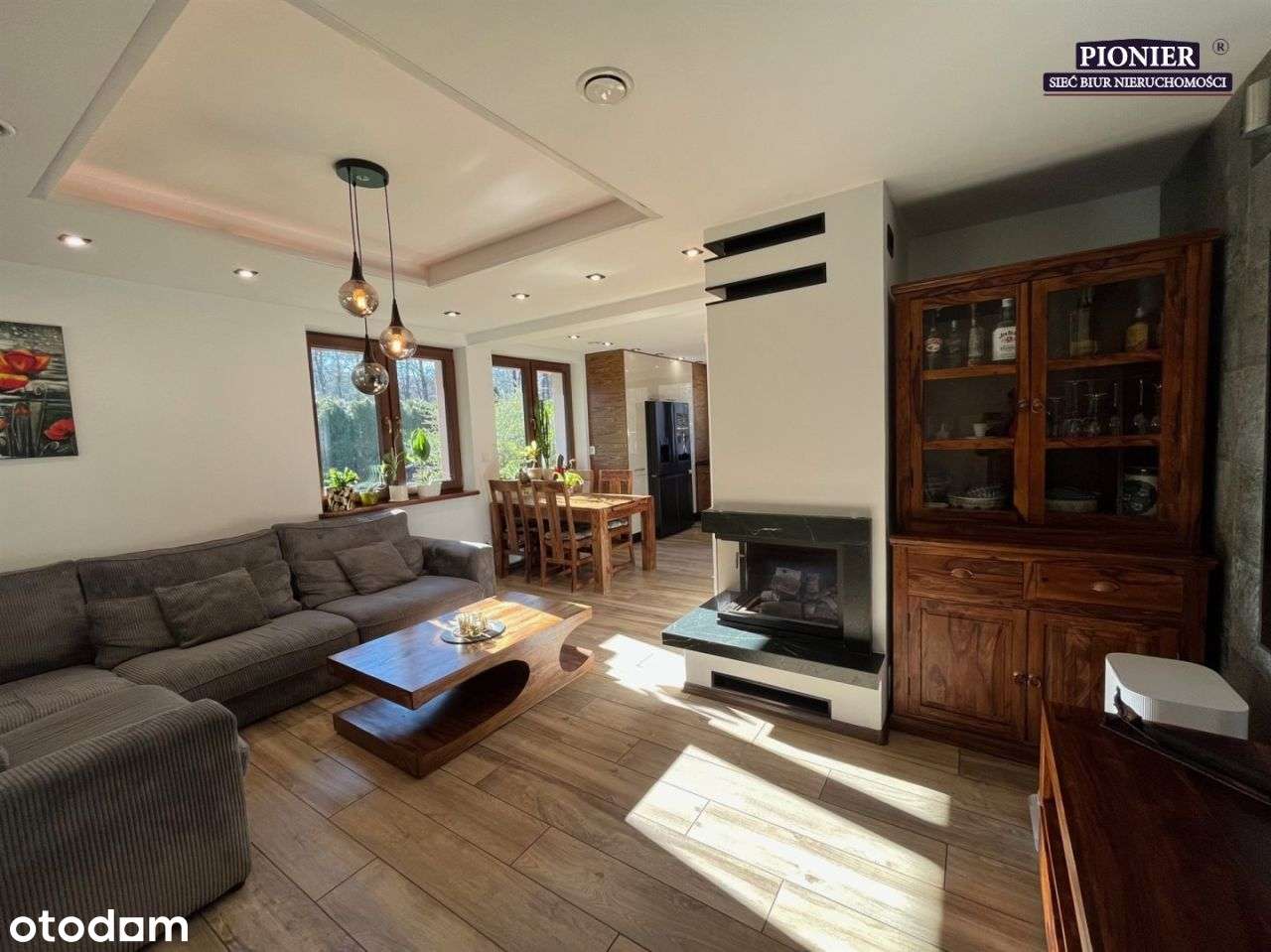 Komfortowy Dom Parterowy Z Poddaszem Użytkowym-0