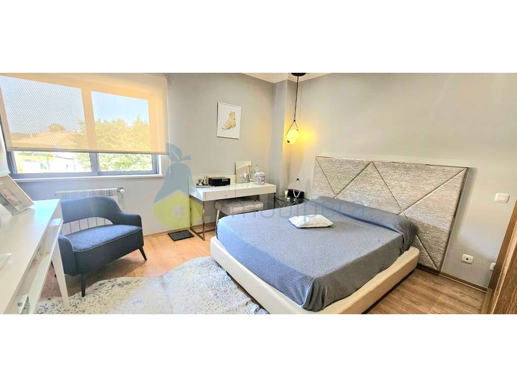 Moradia T4 com 260m2 de área e cave de 95m2, localizada no Monte da...-49