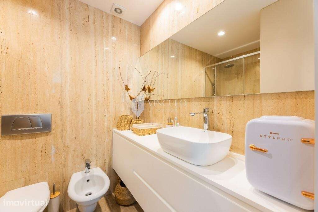Moradia T4 em zona privilegiada de Nogueiró – conforto, elegância e vi-11