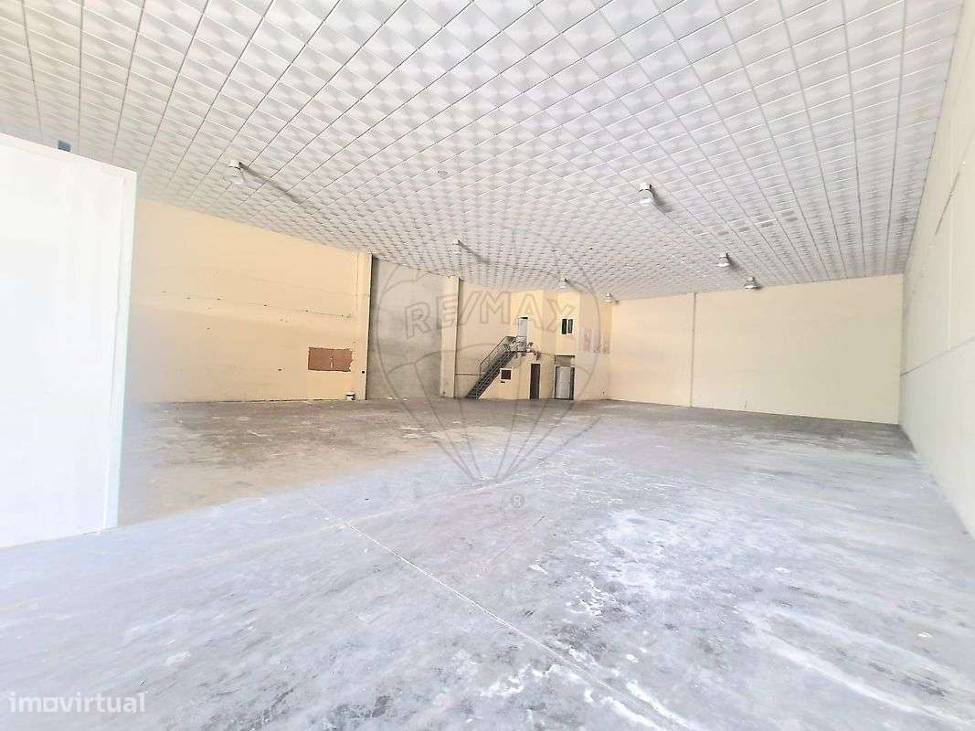 Armazém T3 para venda-24