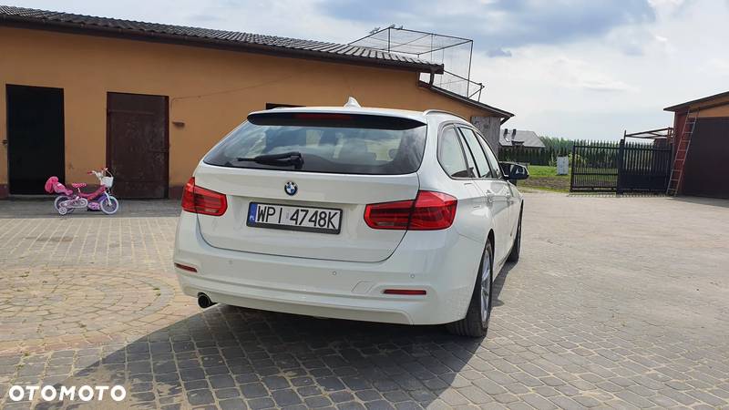 BMW Seria 3 318d Touring Advantage - 5