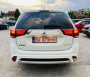 Mitsubishi Outlander 2.0 4WD Plug-In Hybrid - 10