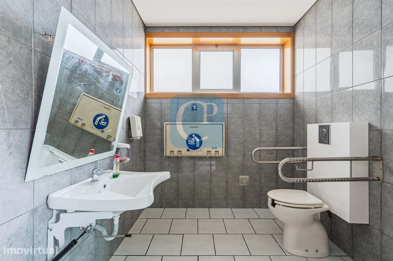 Moradia T3 com Restaurante, em Alfena, Valongo-17