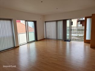 Apartamento T3 em zona nobre do Estoril