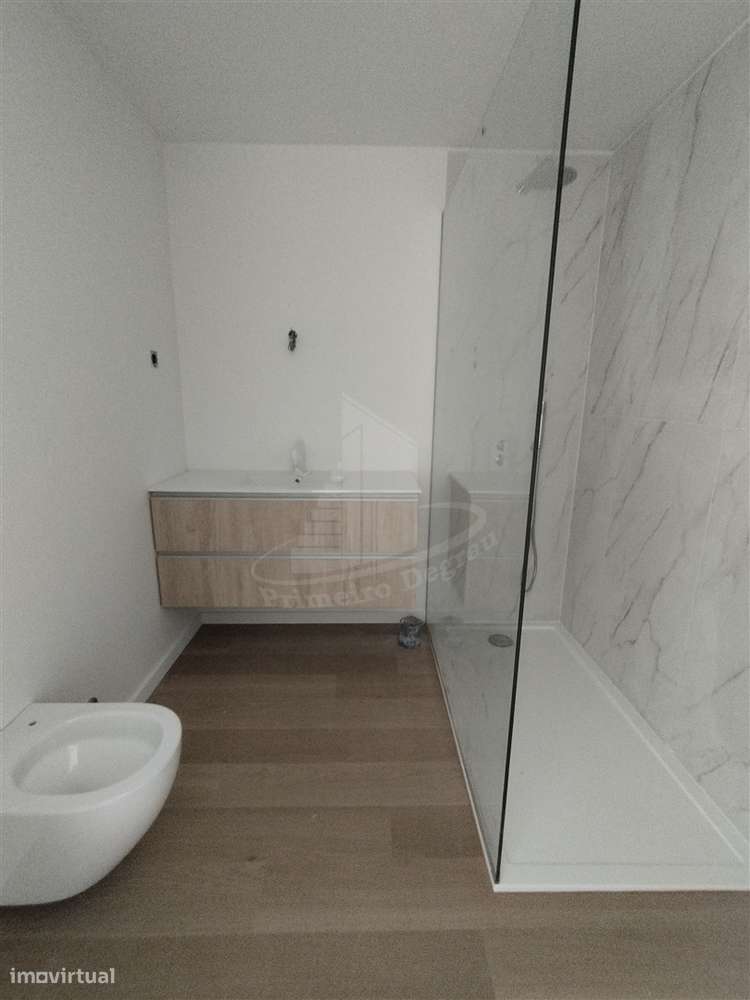 Moradia de 2 pisos com vistas fabulosas-34