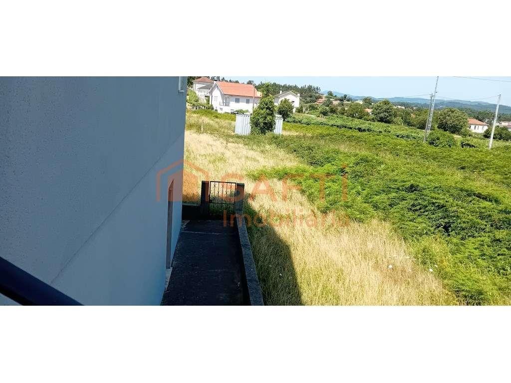 Moradia com terreno - Grande imagem: 3/12