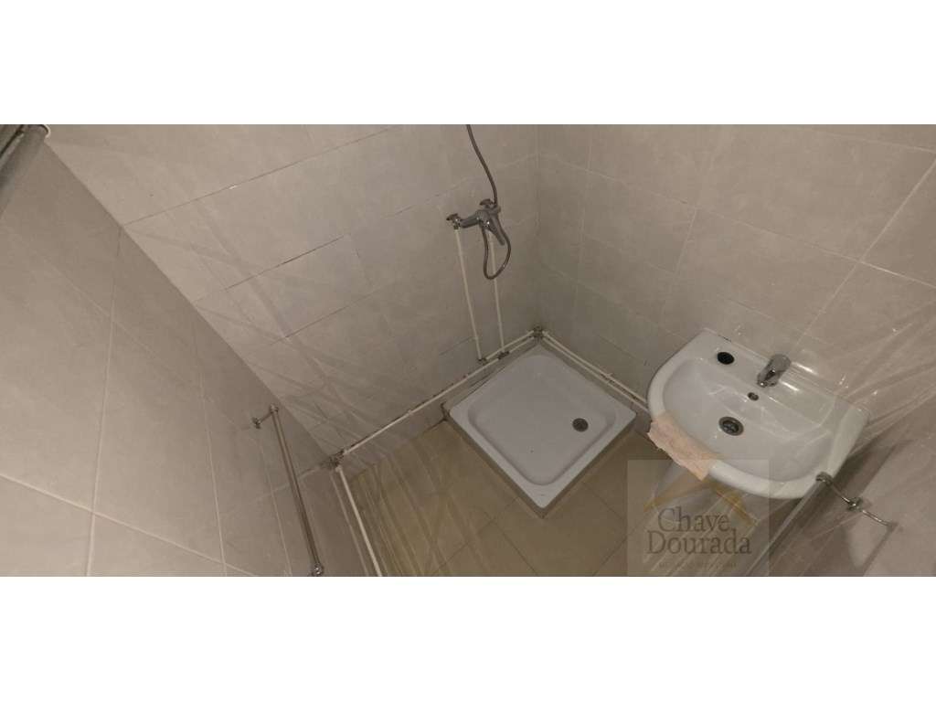 Prédio na Baixa de Coimbra com 3 T1´s-19