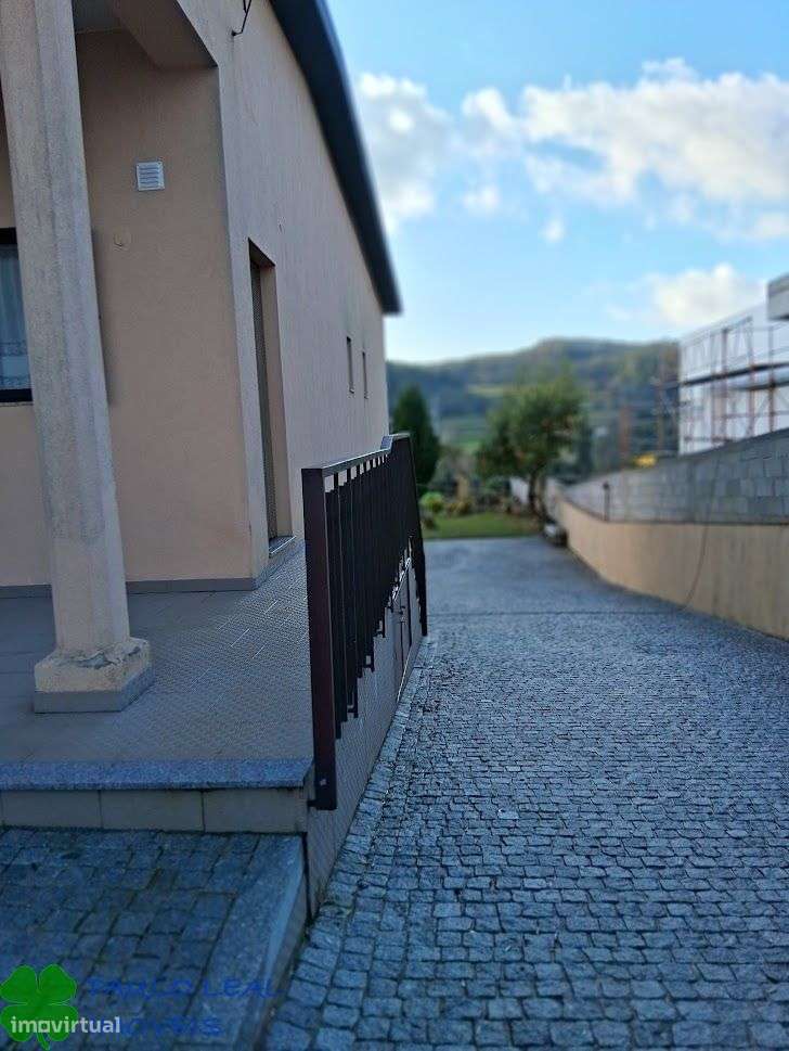 moradia 4 frentes em lote 900 m2 na trofa-14