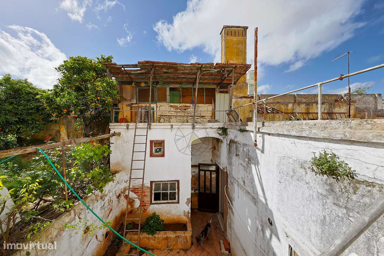 Moradia para Remodelar junto a Zona Ribeirinha de Portimão - Grande imagem: 4/47