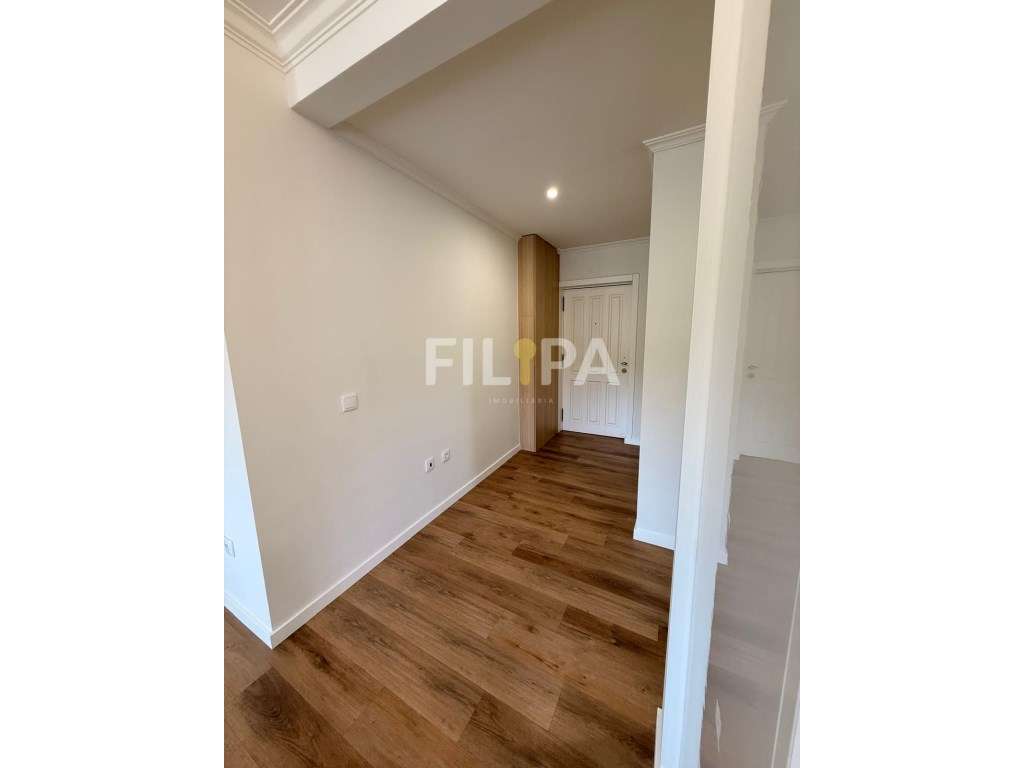 T1+1 Renovado com Terraço em Valongo-18