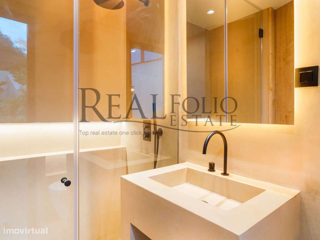 Moradia T5 com acabamentos de luxo e vista panorâmicas sobre a Baia...-21