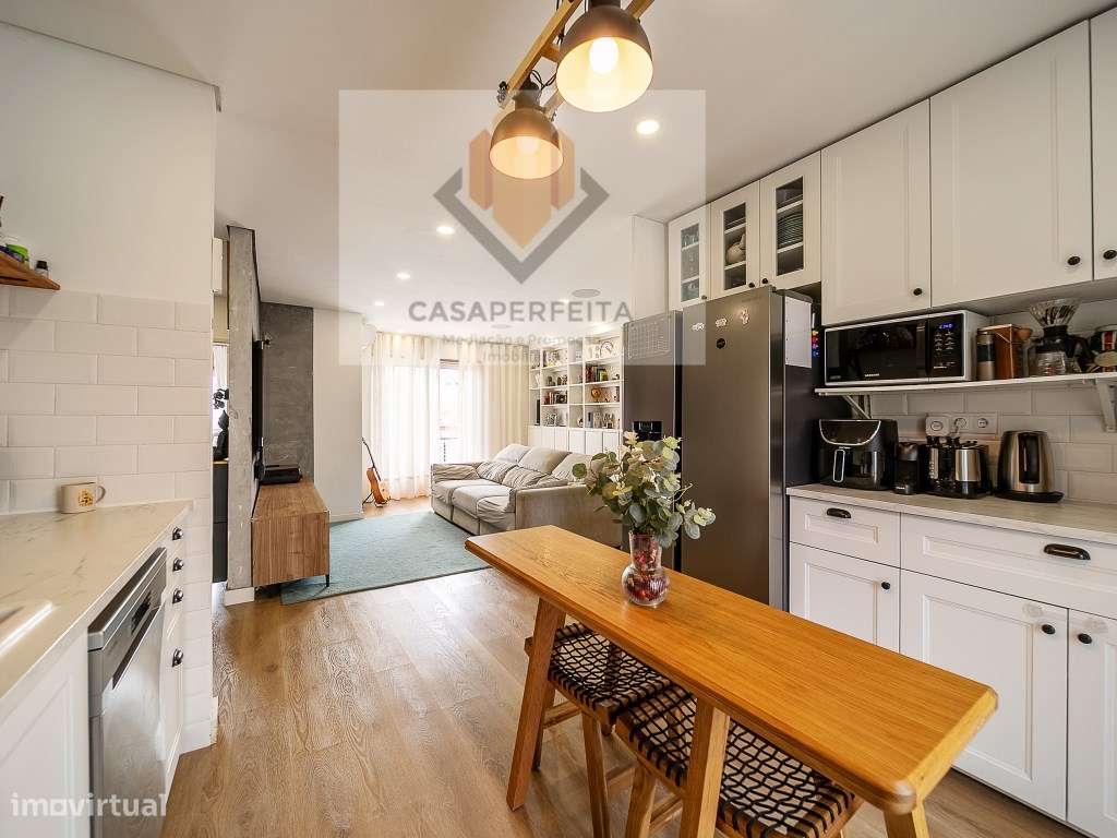 Apartamento T3 Renovado com Varandas, Lugar Garagem e Arrumo - Cent...-11