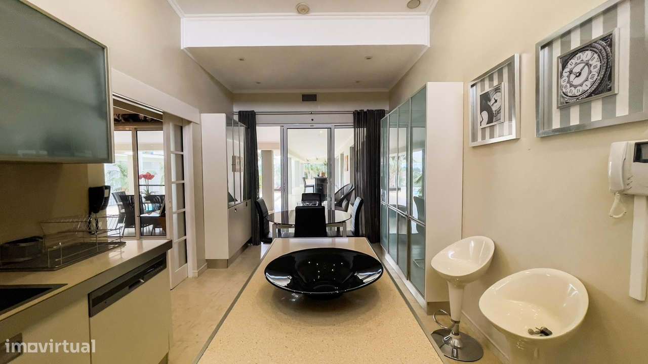 Luxuosa Moradia com 4 quartos localizada em Rosto do Cão - São Roque-15