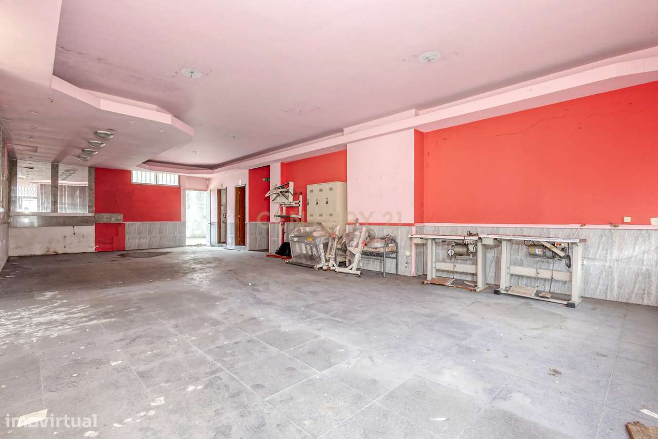 Loja com 136m2 Logradouro e Cave em Rio Tinto-5