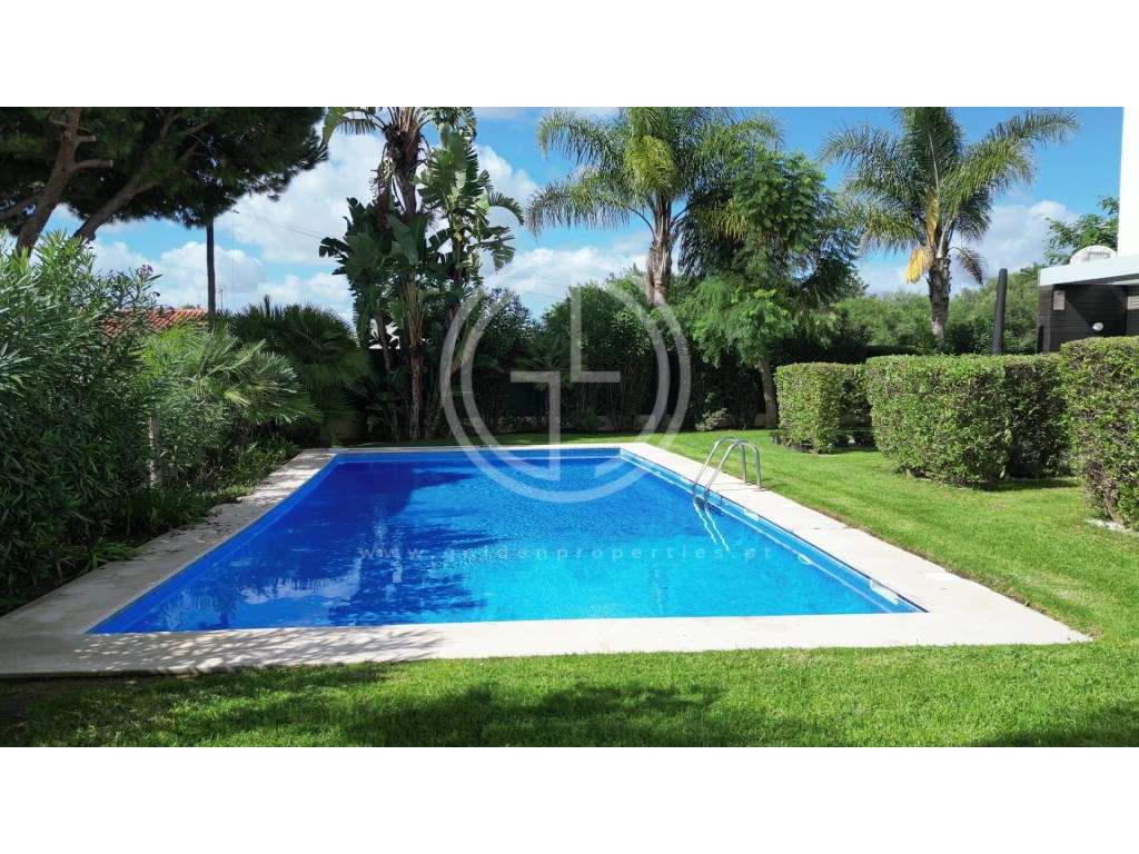 Moradia Em Banda T3 1 Em Condominio Fechado Com Piscina Em Ferreiras