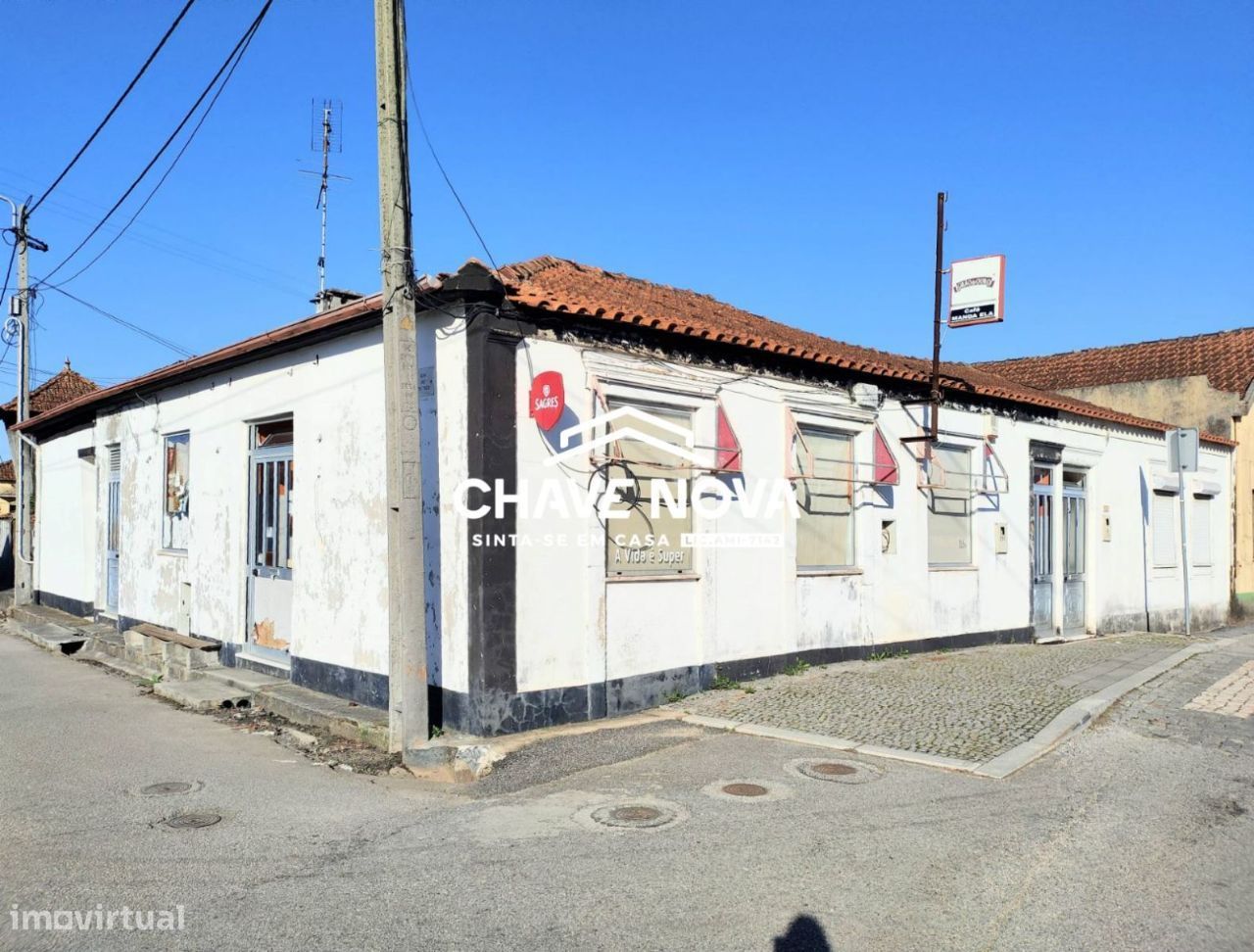 Habitação c/ espaço comercial para venda em Esmojães, Espinho