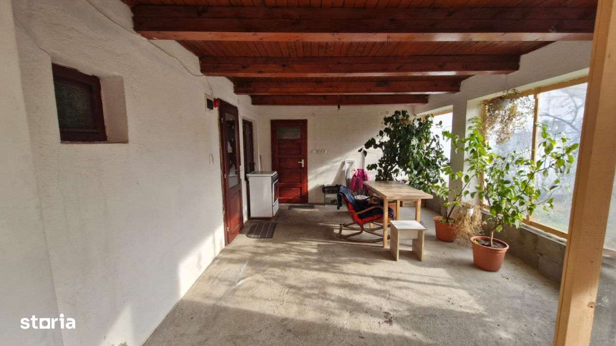 Casa Rogerius singur in curte, amenajata in doua apartamente - Imagine principală: 2/8