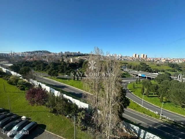 T6 para venda na Quinta Nova em Odivelas com 4 lugares de Parqueame...-29