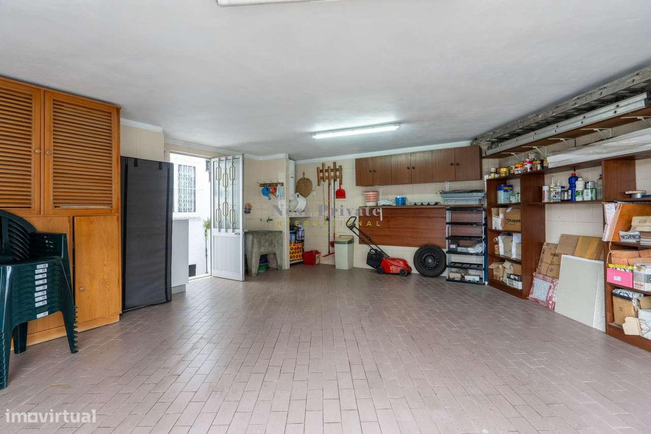 Moradia geminada à venda na rua Ramalho Ortigão - Grande imagem: 2/55
