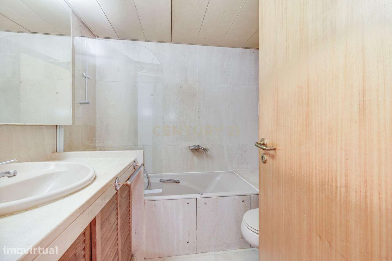 Fantástico T5 Quinta das Conchas frente ao metro-23