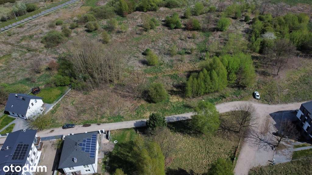 Duża działka pośród nowej zabudowy.-2