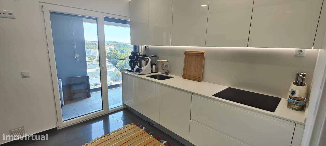 T-3 NOVO PRONTO A HABITAR, COM 2 SUÍTES, 2 VARANDAS, RESERVADO !-32